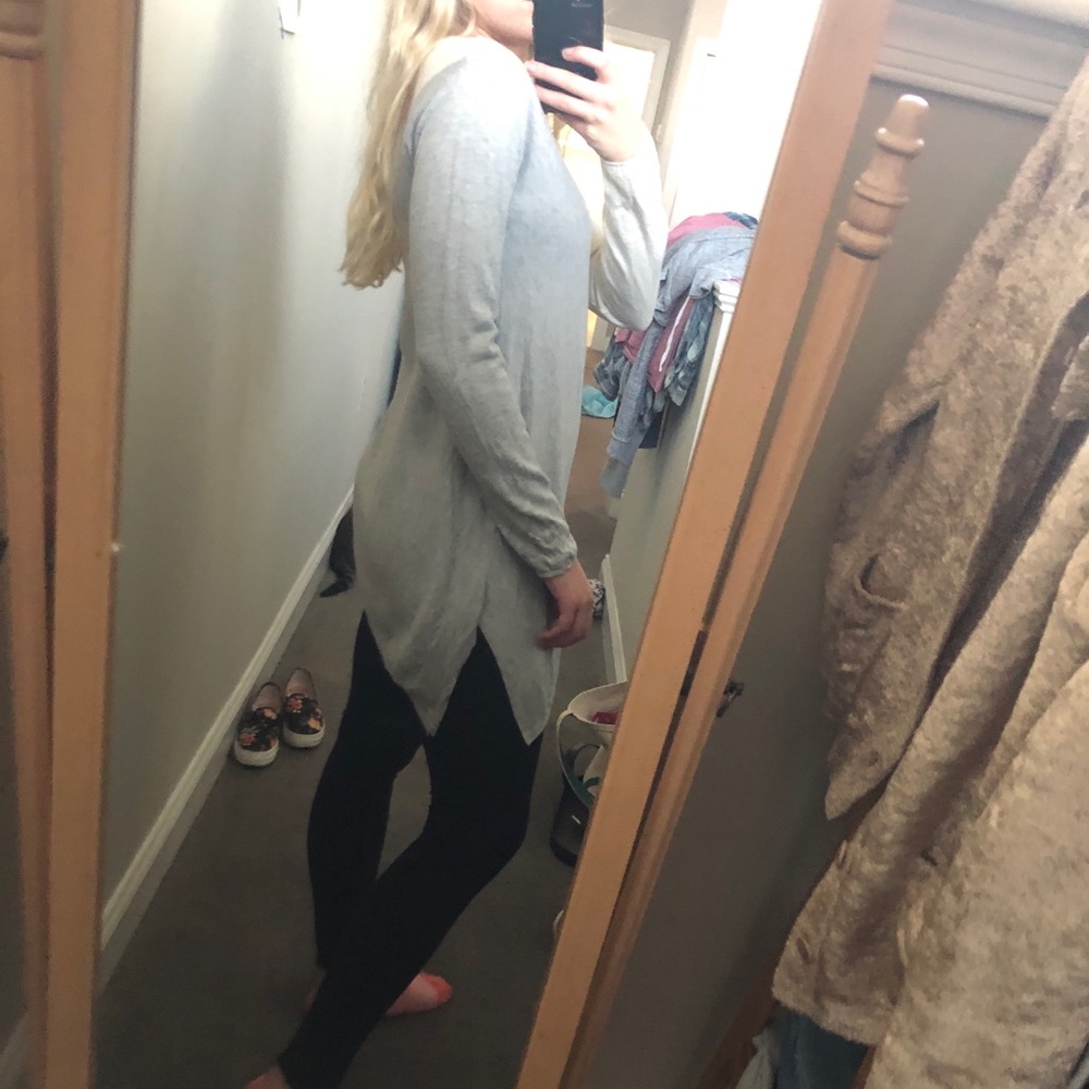 The Limited Asymmetrical hem sweater - Picture 5 of 5